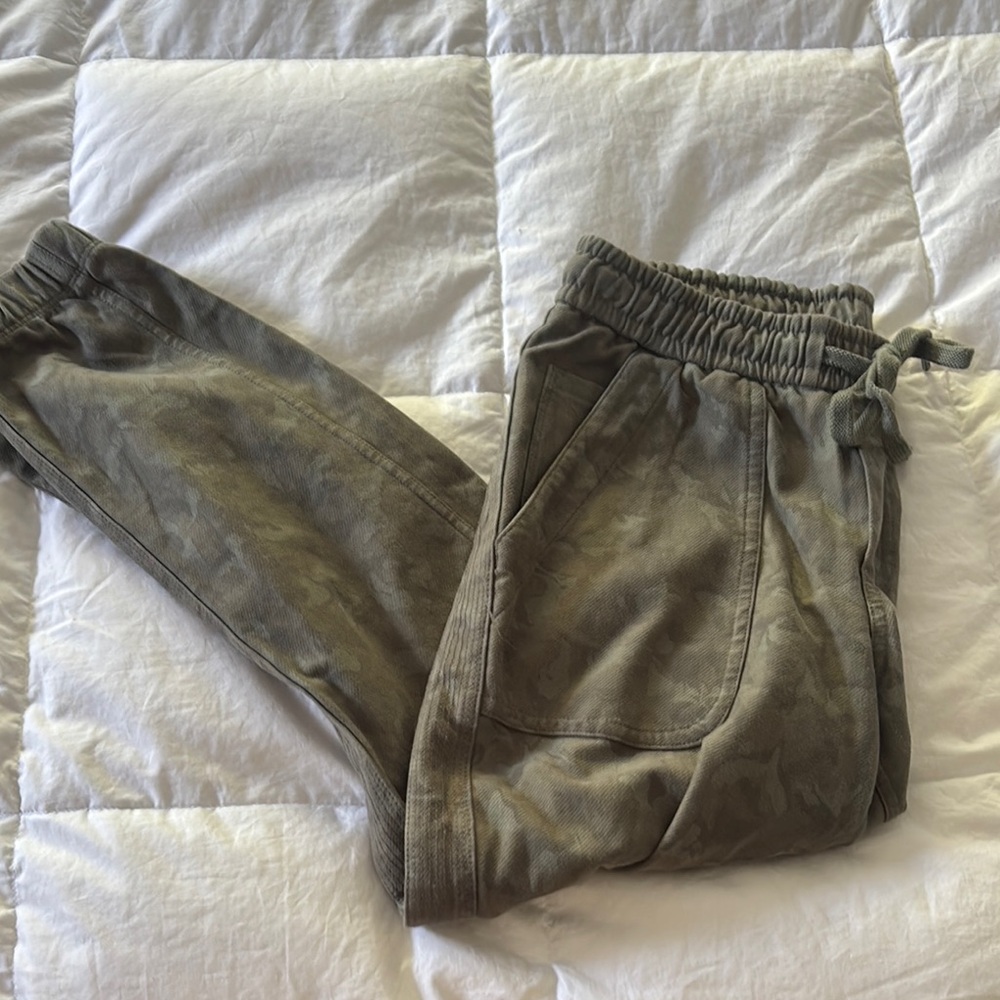 ATHLETA Farallon Olive Green Jogger Pants Size 2P